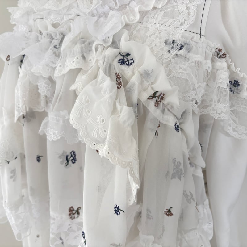 frill dress white | tojikomi frill dress white | tojikomi