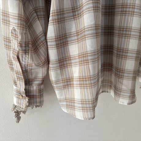 slopy frill blouse