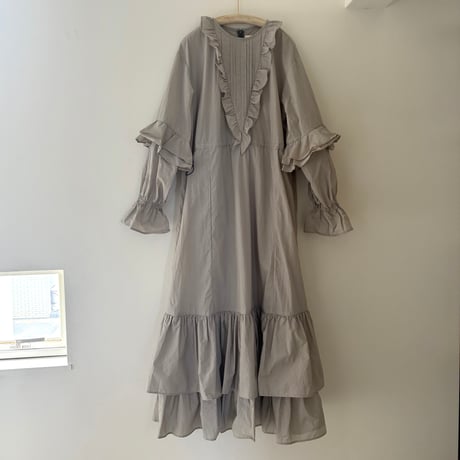nylon ruffled dressグレージュ