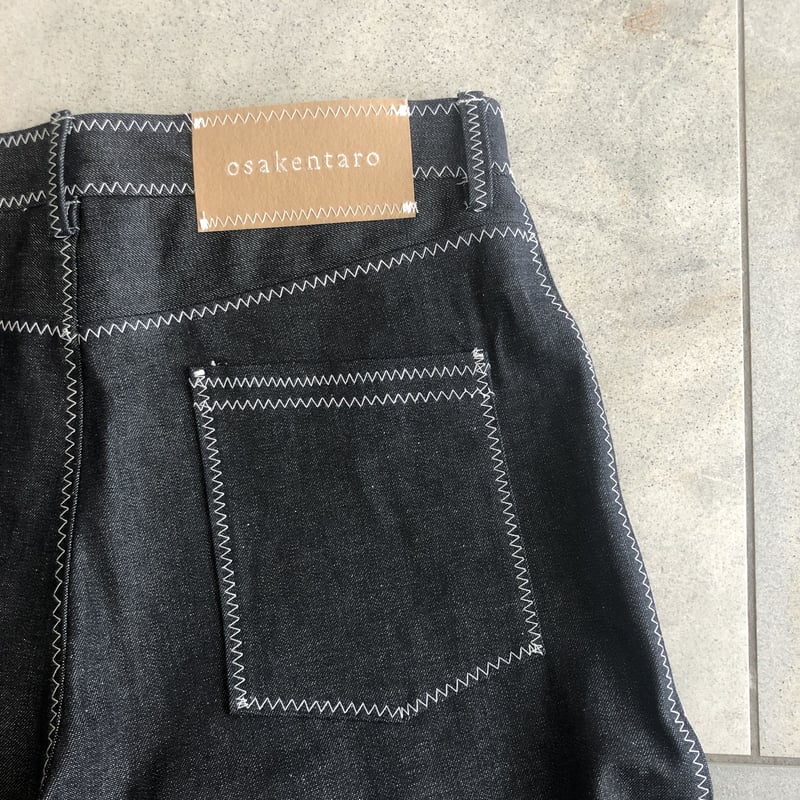 ジグザグステッチのデニムパンツ ブラック×ホワイト(サイズ3 ジグザグステッチのデニムパンツ ブラック×ホワイト(サイズ3