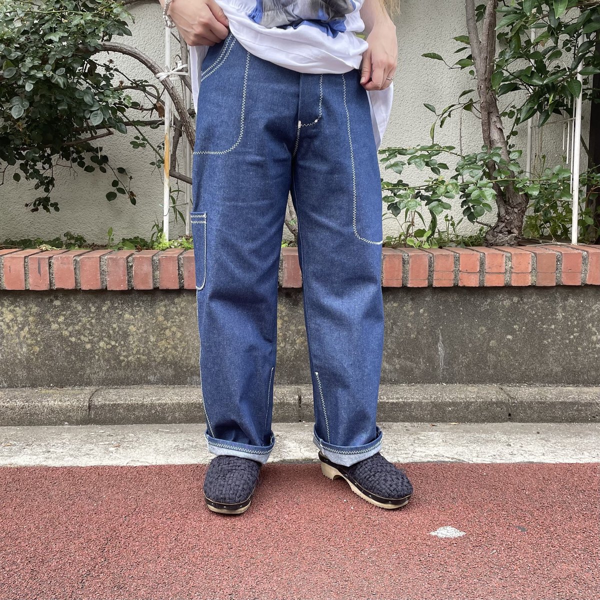 ジグザグステッチのデニムパンツ ブルー×ホワイト（サイズ２） | tojikomi