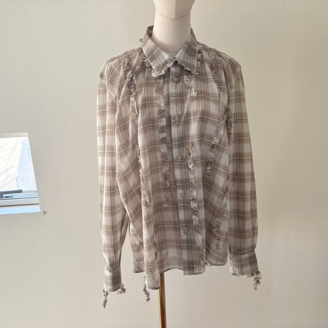 slopy frill blouse