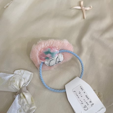 fur motif hair tie