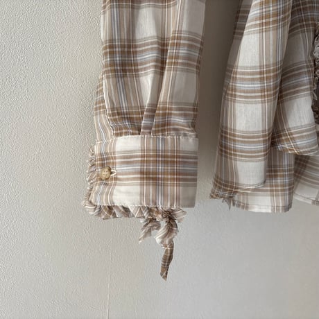 slopy frill blouse