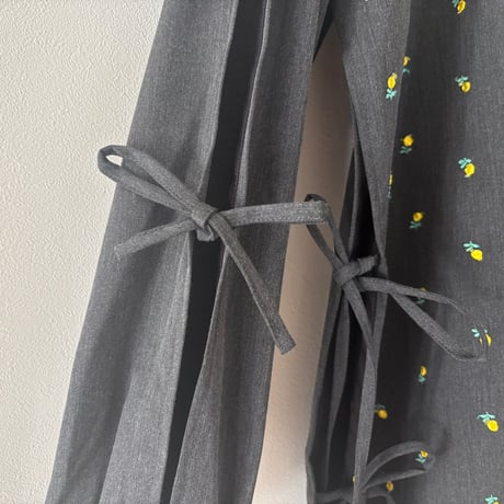 ラスト1☆Flower embroidery ribbon blouse