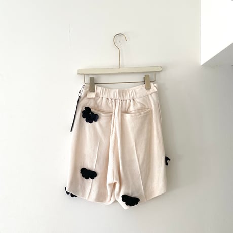 Black flower short pants