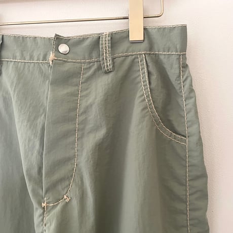 green pants reflector