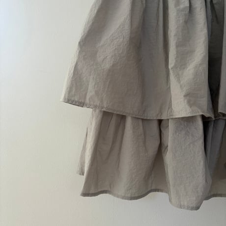 nylon ruffled dressグレージュ
