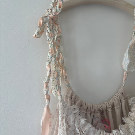 Patchwork bib saloptte