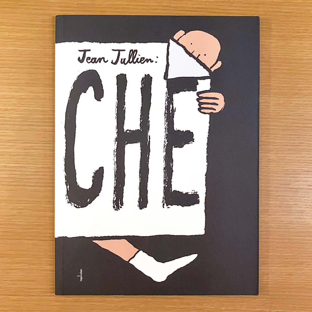 ジャン・ジュリアンの少し変わった展覧会のカタログなど洋書4冊入荷