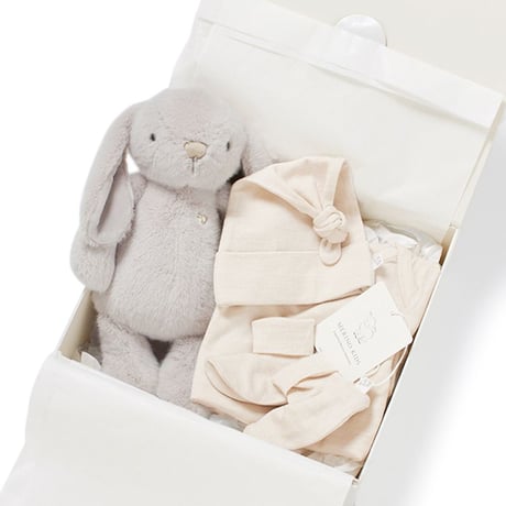 【 Jamie kay 】 JBLG259038  MERINO KIDSプレミアムギフト4点セット＜ボディスーツ&ビーニー&ソックス&Penelope30cm＞  BEG