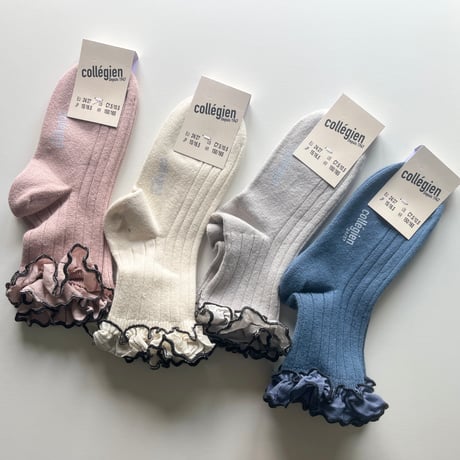 【 Collegien 】3482 Suzanne - Ribbed Ankle Socks with Rick-Rack Ruffle