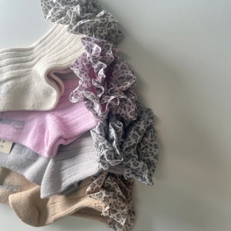 【 Collegien 】3484 Léa- Ribbed Ankle Socks with Leopard Hearts Ruffle