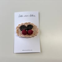 【 little cotton clothes 】 Crochet Hair Clip Oval - Cherry