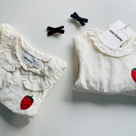 【 MINI RODINI 】Strawberry emb schiffli jumpsuit　68/74