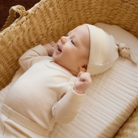 【 Jamie kay 】 JBLG259038  MERINO KIDSプレミアムギフト4点セット＜ボディスーツ&ビーニー&ソックス&Penelope30cm＞  BEG