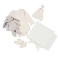 【 Jamie kay 】 JBLG259038  MERINO KIDSプレミアムギフト4点セット＜ボディスーツ&ビーニー&ソックス&Penelope30cm＞  BEG
