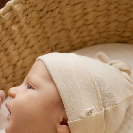 【 Jamie kay 】 JBLG259038  MERINO KIDSプレミアムギフト4点セット＜ボディスーツ&ビーニー&ソックス&Penelope30cm＞  BEG
