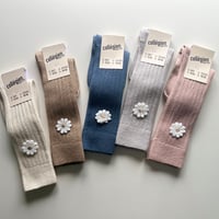 【Collegien】2980 Valentine - Ribbed Knee-high Socks with Daisy