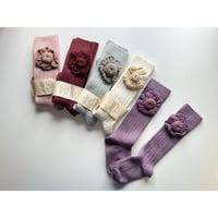 アウトレット【Collegien】2968 Fleur - Ribbed Knee-high socks with Hand-Crocheted Flower