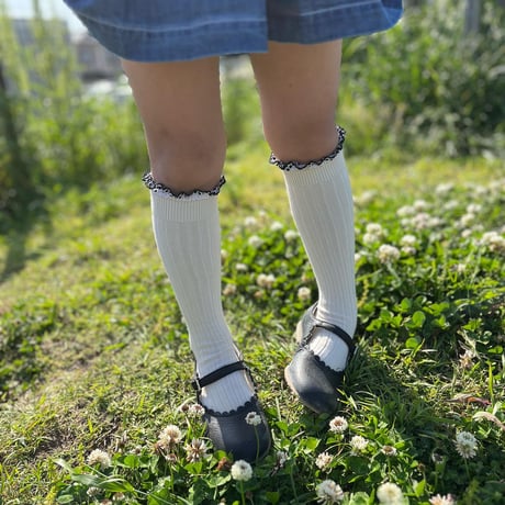 アウトレット【 Collegien × mik&co  special édition】2550  Dot  Embroidered Ruffle Ribbed Knee-high Socks
