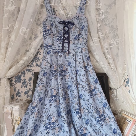 axes femme  ロマンティックローズ柄ジャンパースカート