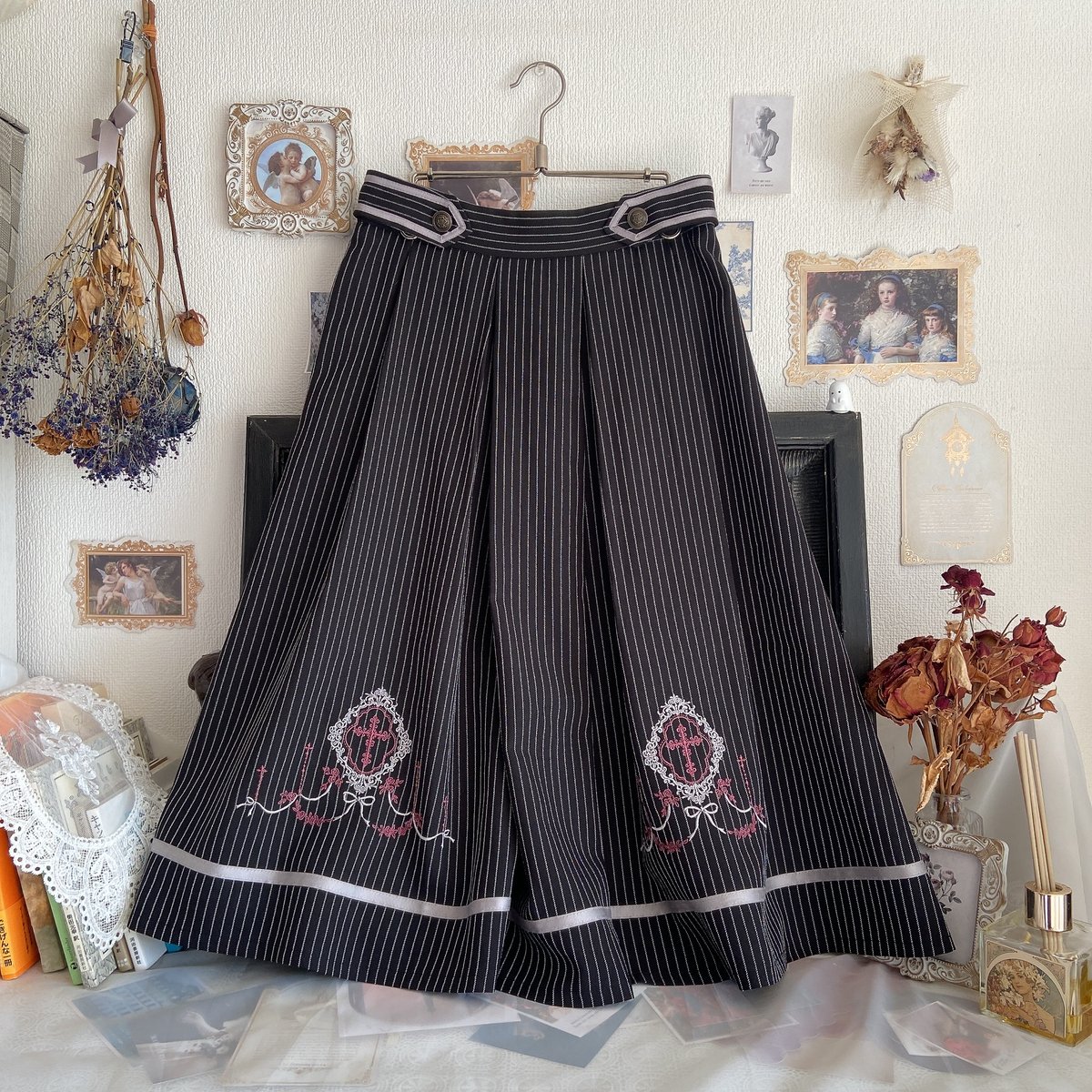 新品未使用　31900円の品　archivio ロゴ刺繍スカート コーラルピンク fit=scale-down,w=1200