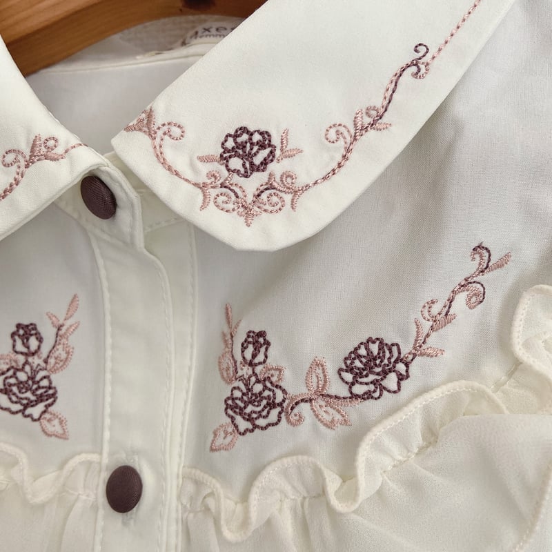 ★美品★ axes femme お菓子刺繍ブラウス ★ axes femme（アクシーズファム）の「お菓子刺繍ブラウス（シャツ