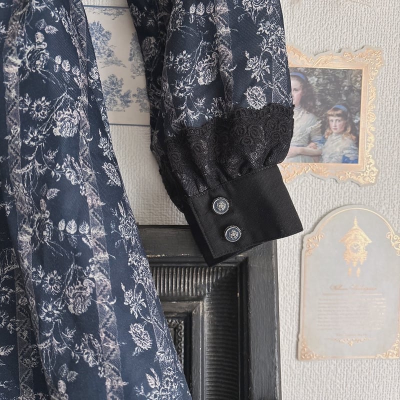 axes femme × ミュルーズ染織美術館 コラボ 線画タッチフラワーシャツ