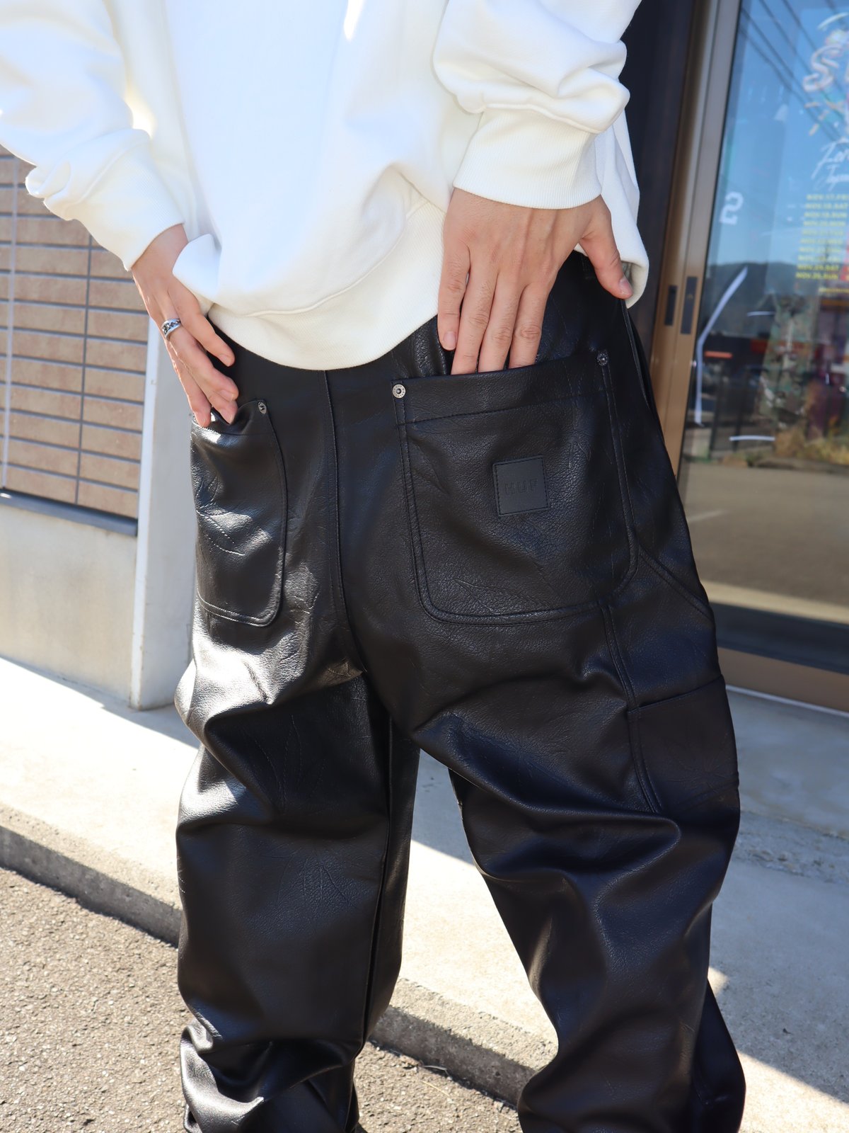 HUF PLANTLIFE PAINTER PANT レザーパンツ HUF PLANTLIFE PAINTER PANT レザーパンツ