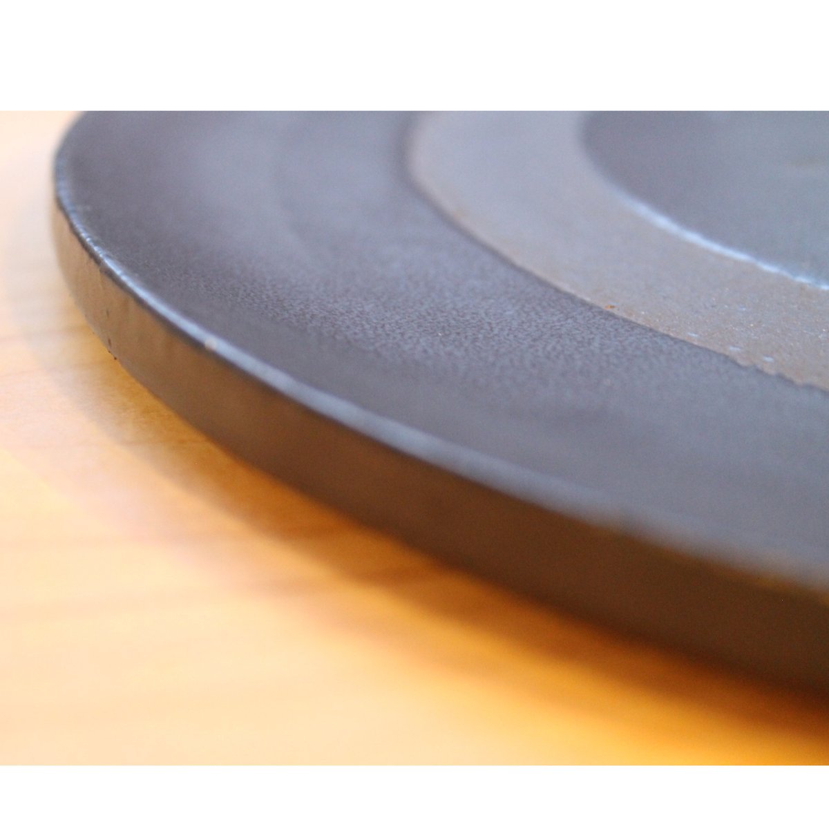 大嶺工房 大嶺實清さん作 黒釉厚手皿 沖縄 やちむん | BRILLANTE