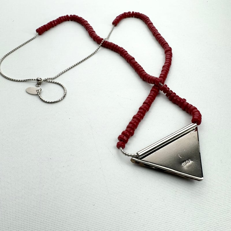 TOGA TOO / Triangle beads necklace | glitter