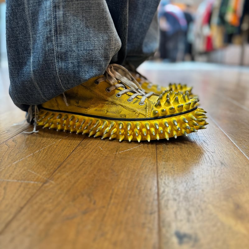 DOUBLET / DIRTY SPIKE CANVAS SNEAKER | glitter