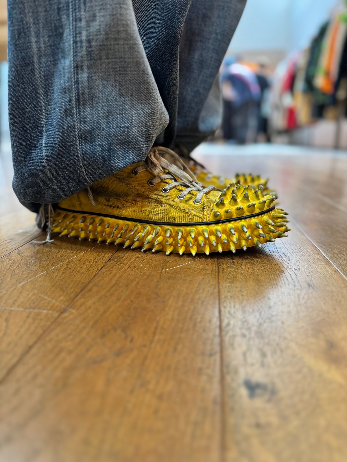 新品タグ付き 2.8 トラベルマット | コットンキャンバス / ochre DOUBLET / DIRTY SPIKE CANVAS SNEAKER | glitter