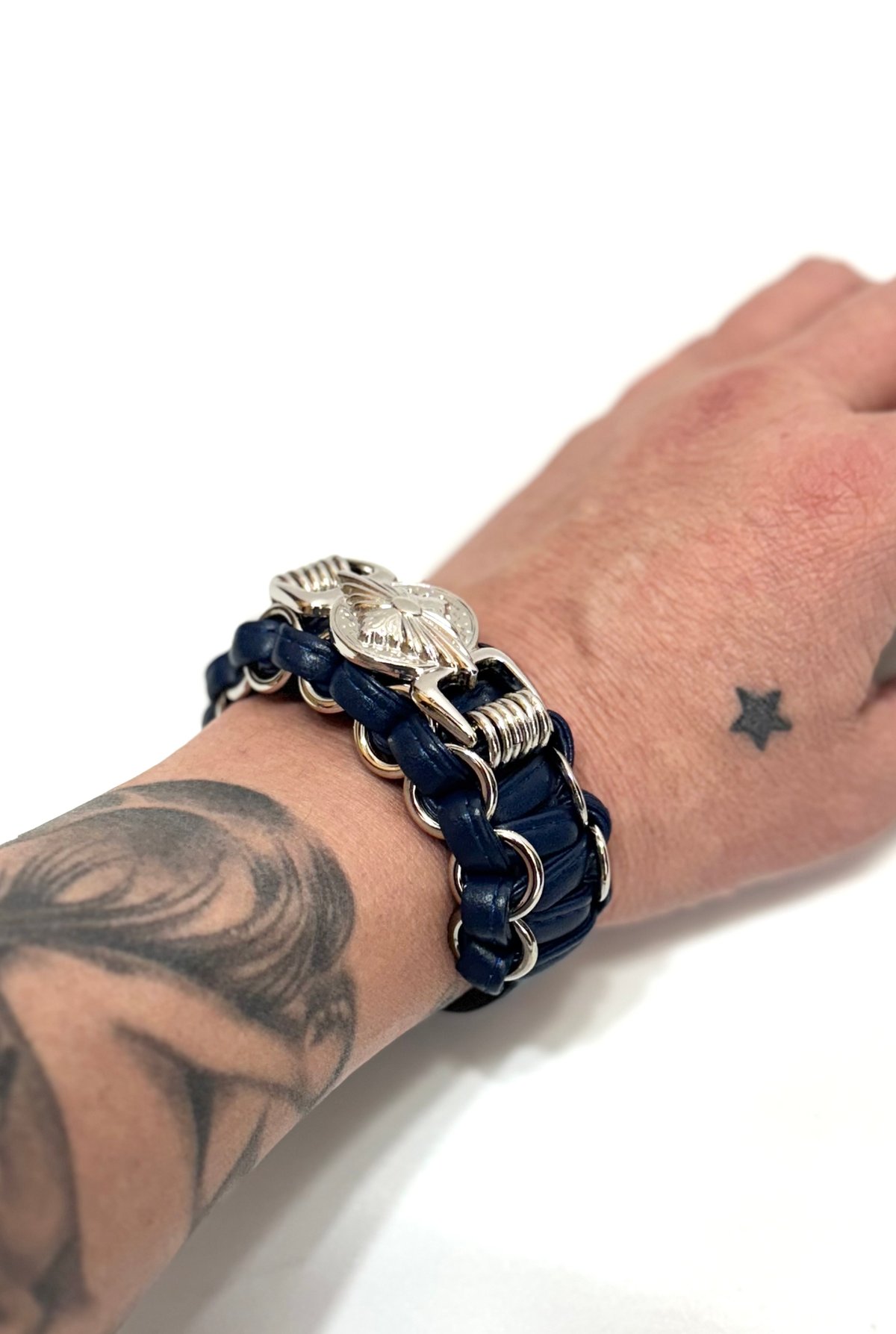 TOGA TOO / Leather Braid Bangle | glitter ONL