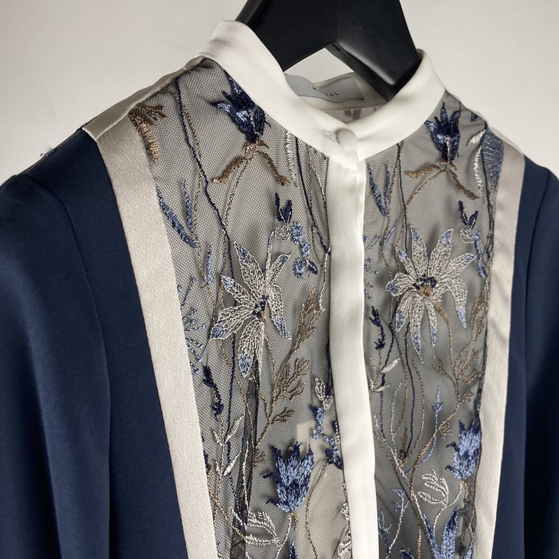 murral / Framed flower blouse (Navy) | glitter...