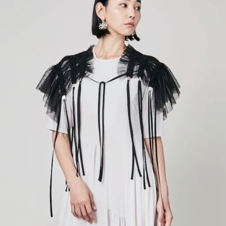 murral  / Stem tulle collar