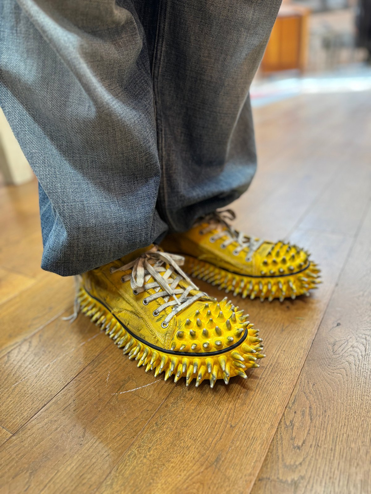 DOUBLET / DIRTY SPIKE CANVAS SNEAKER | glitter
