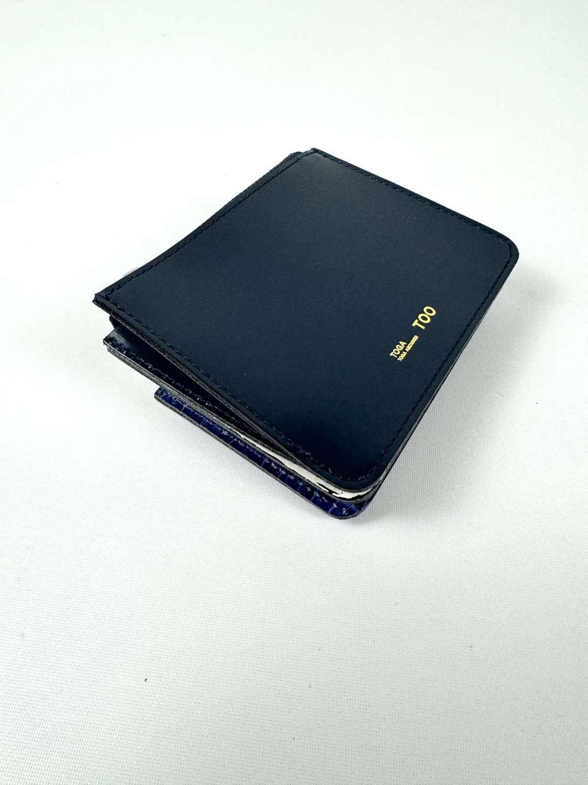 [TOGA] レザーウォレット スクエアチップ TOGA TOO - LEATHER WALLET SQUARE TIP – The Contemporary Fix