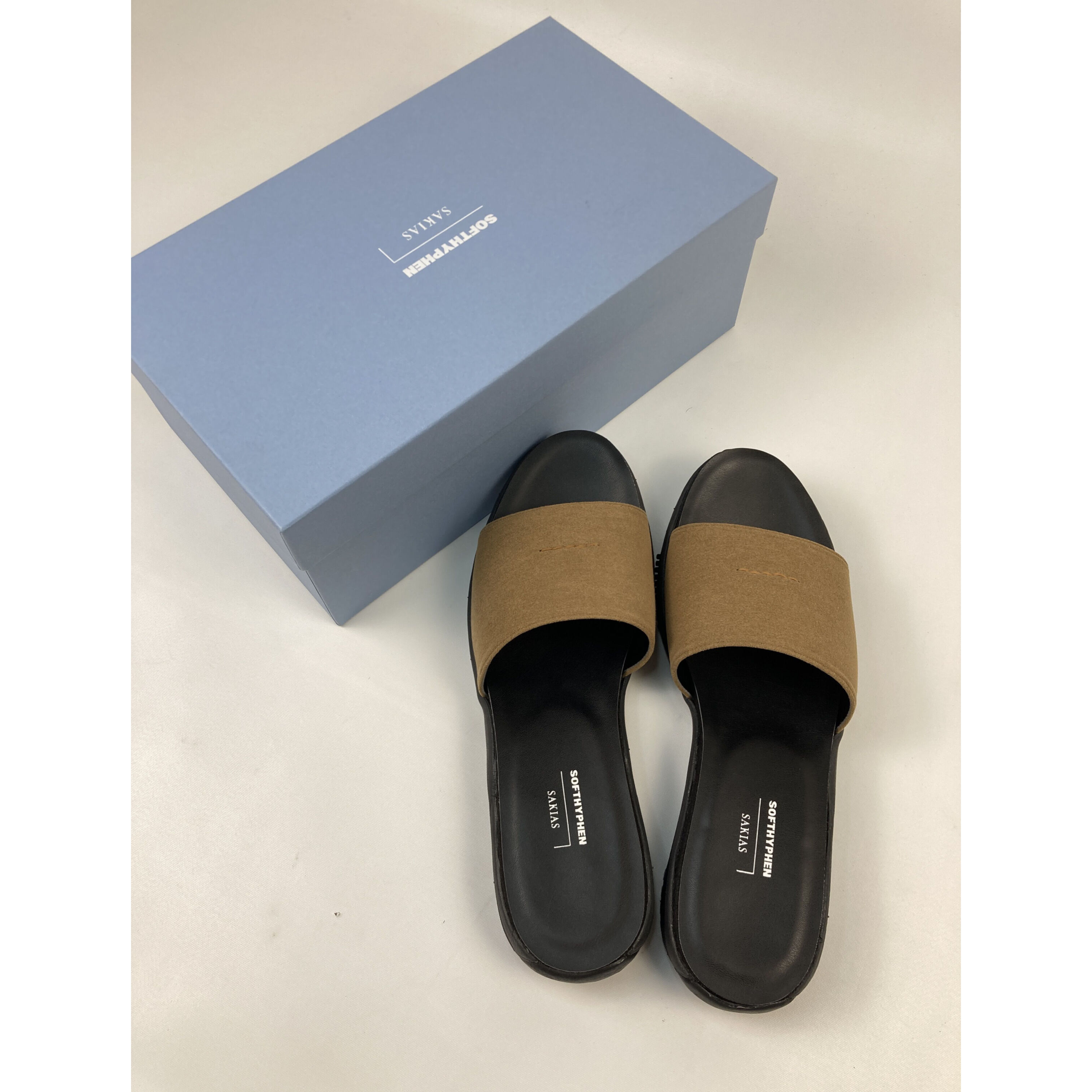 週末値下げSOFTHYPHEN×SAKIAS 5STITCHES SANDALS SOFTHYPHEN / SAKIAS 5STITCHES SANDALS | glitter