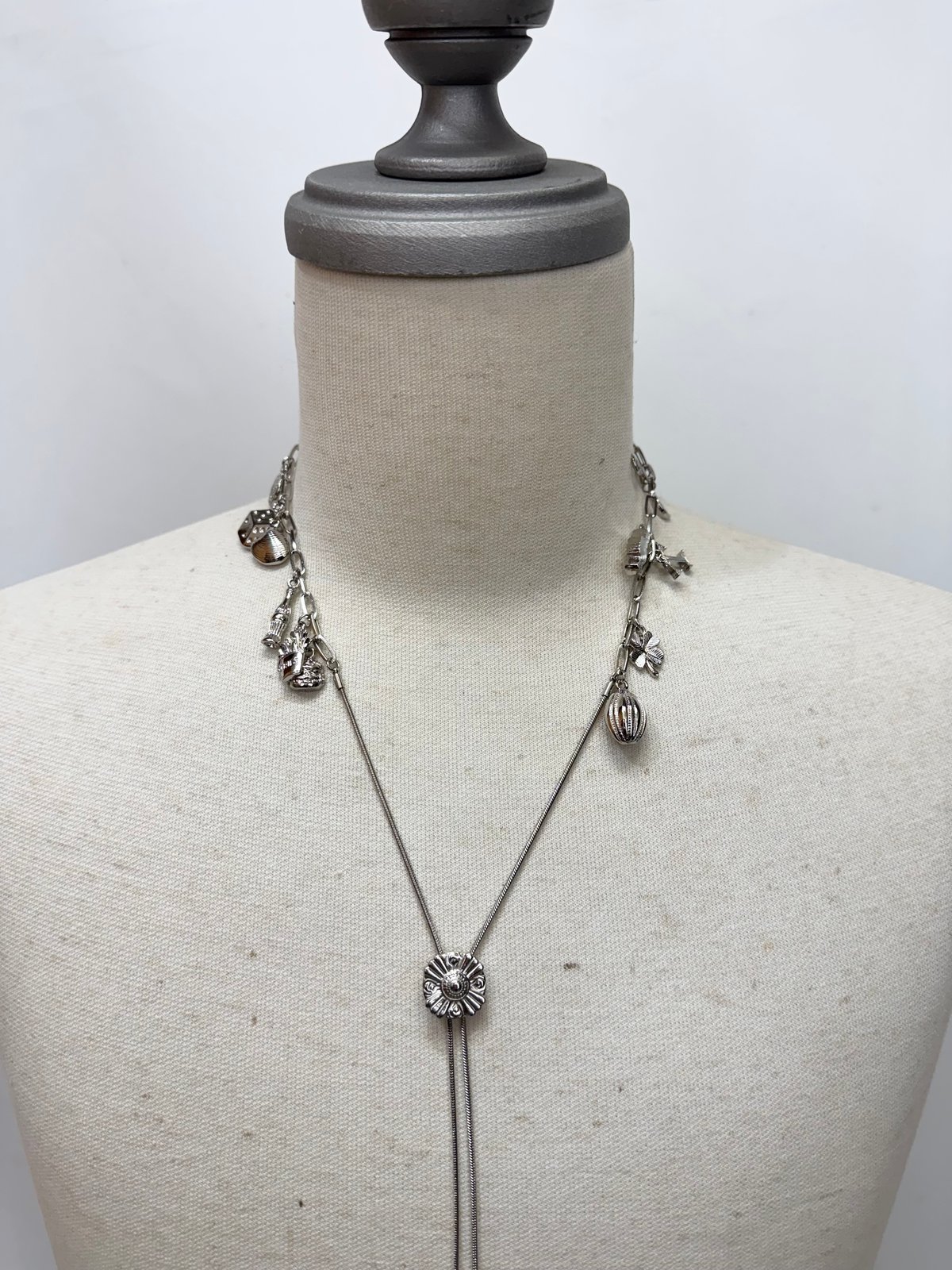 TOGA TOO / Metal motif loop tie | glitter ON