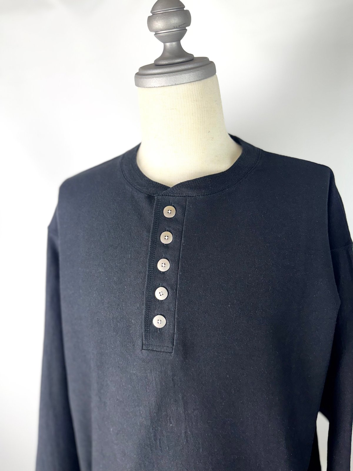 soe READY TO WEAR / Henryneck L/S T-Shirts | g