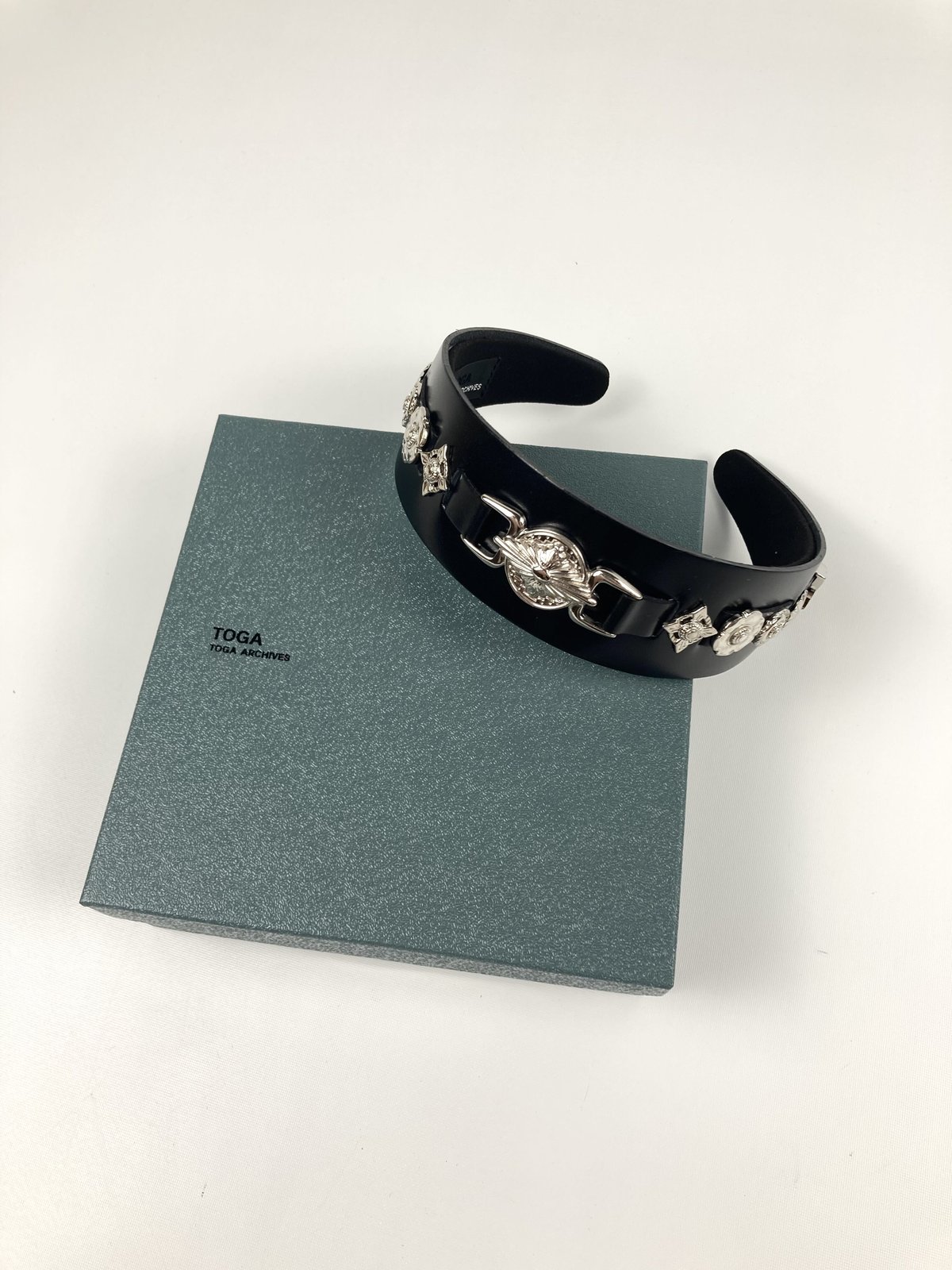 ②nd【先行予約】TOGA UNISEX / Leather headband 2 | g...