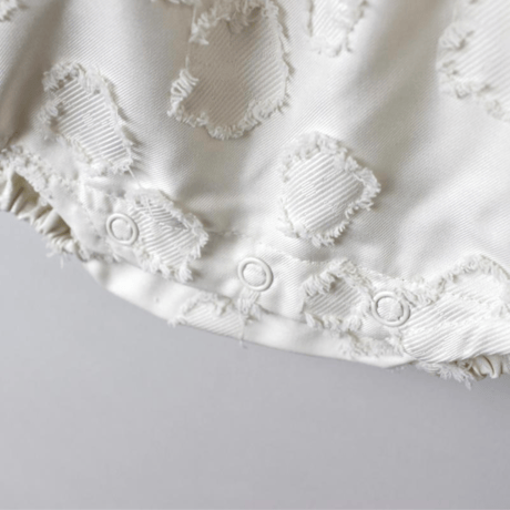 〈MAAROOK〉flower cut dobby romper(White) ※Baby