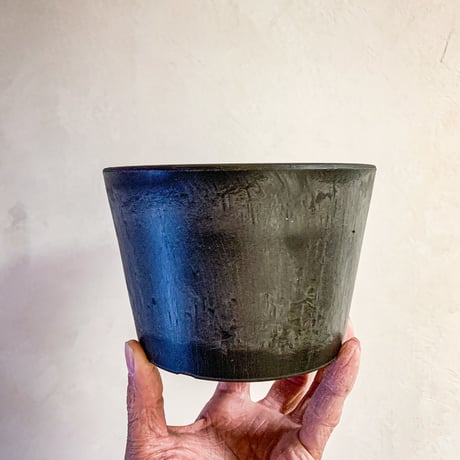 Black Pot (15x10cm)