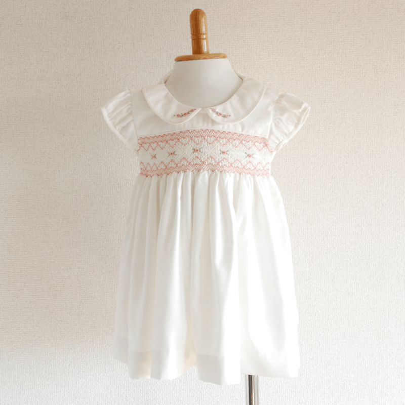 白の花柄スモッキング刺繍ワンピース(70cm) | Pretty Stitches 