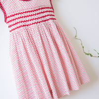 気品のあるクラシカルな赤のスモッキング刺繍ワンピース(100cm 