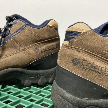 COLUMBIA HIKING BOOTS