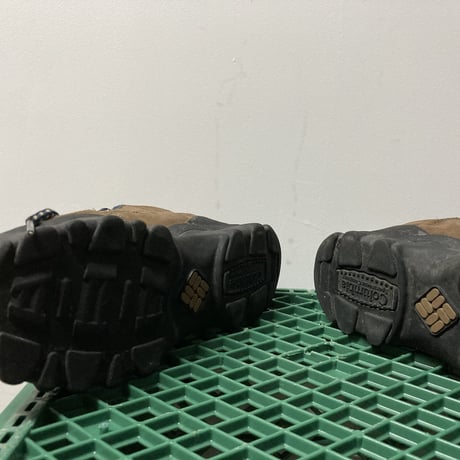 COLUMBIA HIKING BOOTS