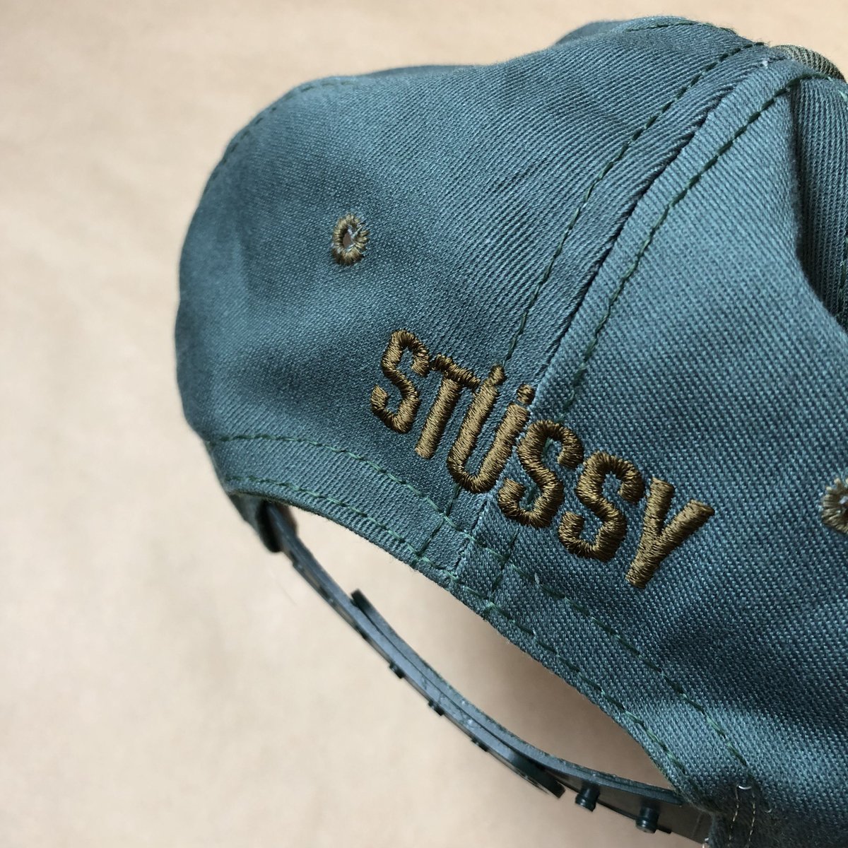 “old American font”old stussy 刺繍6パネルキャップ 刺繍ロゴ” old stussy stussyhats 6パネルキャップ 黒